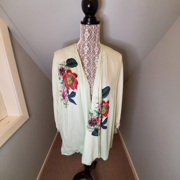 Kimono - Picture 1 of 4